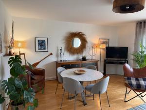 a living room with a table and chairs at L'appart des lutins in Pornic