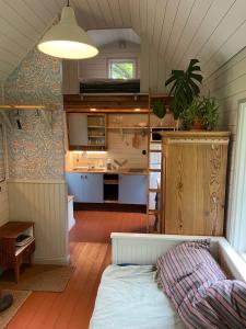 a room with a kitchen and a bed in a room at Fint Tiny house på Österlen in Sankt Olof