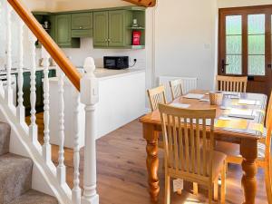 a kitchen and dining room with a table and chairs at The Granary - Uk50171 in Mare Green