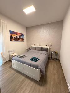 a bedroom with a large bed in a room at Susy's Home Appartamento in centro in Corchiano