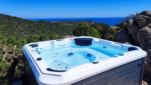 a jacuzzi tub sitting on top of a mountain at Villa Esmerea Portocervo con Piscina privata ,Jacuzi e Sauna in Porto Cervo