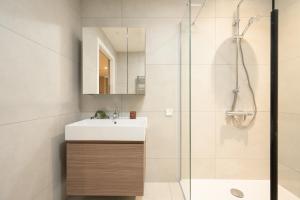 a bathroom with a sink and a shower at The Pepper Mill - Campus Residence in Edinburgh +44 photos