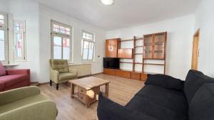 a living room with a couch and a table at Hotel zur Post in Bacharach