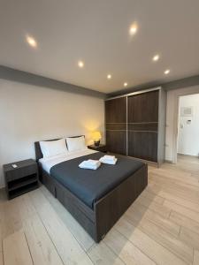 a bedroom with a large bed with two towels on it at Villa Little John in Skala Rachoniou