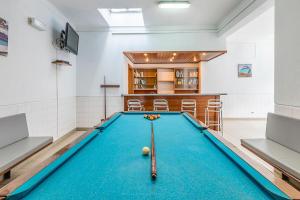 a billiard room with a pool table at HI Lagos - Pousada de Juventude in Lagos