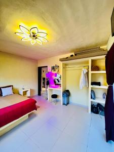 a bedroom with a bed and a ceiling fan at Casa de vacaciones completa in Acapulco +45 photos