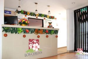 Lobby o reception area sa Apartahotel Los Cerezos