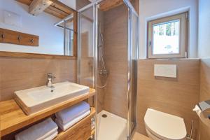 Kúpeľňa v ubytovaní Chalets Almidylle + 23 fotografií