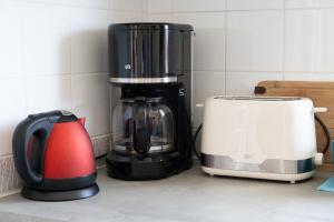 a coffee maker and a toaster on a kitchen counter at Le Marsalat - Lanton in Lanton
