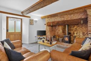 a living room with a couch and a fireplace at 2 Bed in Taunton oc-conco in West Monkton