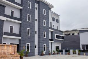 Tòa nhà nơi khách sạn tọa lạc