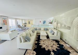 a living room with a white couch and a rug at lunera Immo in Dakan