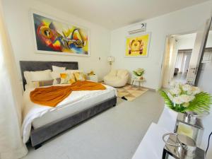 a bedroom with a large bed in a room at lunera Immo in Dakan +33 photos