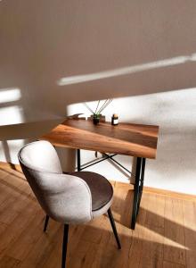a desk with a chair and a wooden table at Woodland Retreat in Ampoiţa