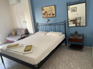 a bedroom with a large bed with a blue wall at studios costareli in Vrachonisída Diapóri