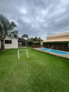 a yard with a soccer goal in the grass at Rancho Rocha in Buritama