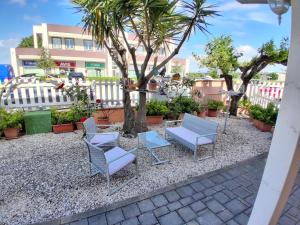 a group of chairs and tables in a yard at Dolce Dormire Civitanova Marche in Civitanova Marche