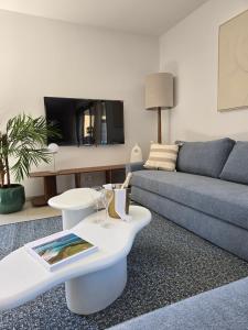 a living room with a couch and a table at Villas Vangarone in Lecci