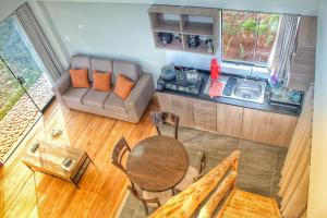 a living room with a table and a couch at Mirador el Prado in Cheqquerec