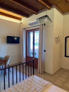 a room with a bed and a table and a window at Kyriakos Apartments in Politika