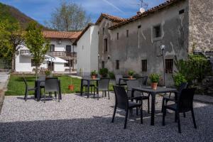 a group of tables and chairs in front of a building at NEW OPENING 2026 - Là di Maur - Appartamenti in Attimis +20 photos