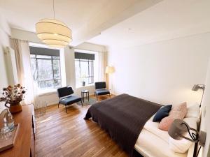a bedroom with a bed and a table and chairs at Seven Rooms Hamburg in Hamburg