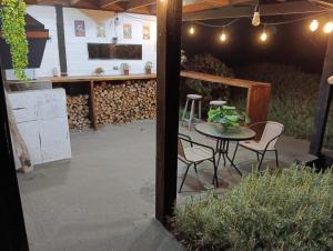 a patio with a table and chairs under a shed at Tinaja en la playa para 2 in Matanzas