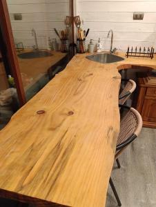 a wooden counter in a kitchen with two sinks at Tinaja en la playa para 2 in Matanzas
