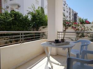 a table and chairs on the balcony of a building at Confort house-au bord de la mer in Nabeul