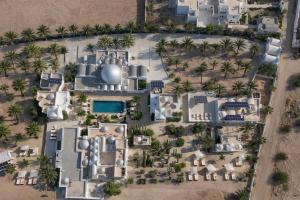 an aerial view of a resort with palm trees at Menzel Yahia in Houmt Souk