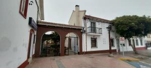 a building with a gate in front of a street at Hospedaje por 7 días 15 dias o Mes in La Serena