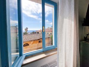an open window with a view of a building at Loft Azzurro Old City Center in Rio Marina
