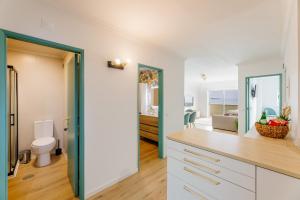 a kitchen with a toilet and a bathroom with a bedroom at BESTVILLAS Âncora Rio in Vila Praia de Âncora