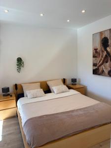 a bedroom with a large bed with white sheets at La Vigne à ATH in Ath