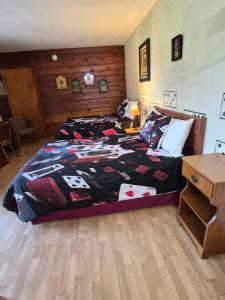 a bedroom with a bed with a poker at Chateau Lodge in Oregon
