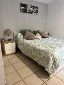 a bedroom with a bed and a night stand with a lamp at Caza Bodo in Sausset-les-Pins