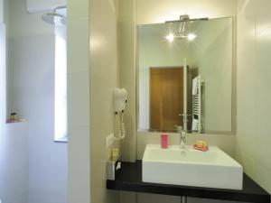 A bathroom at Hotel Concordia