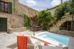 a courtyard with a swimming pool in a house at Ca Sa Padrina in Artá