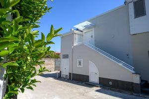 a white building with a staircase on the side at Dimora Ambrosio 108 in San Giuseppe Vesuviano