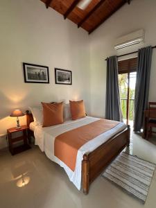 a bedroom with a large bed and a window at Hamilton Breeze villa in Pamunugama