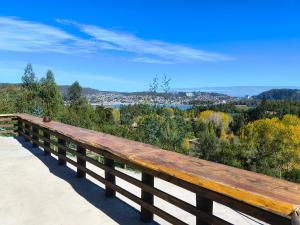 a wooden bench sitting on top of a bridge at Casa Hotel Los Arrayanes in Constitución