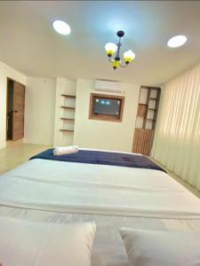a bedroom with a large bed in a room at Hostal Marle in Portoviejo +1 photo