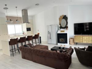 a living room with a couch and a fireplace at Casa de la luz in Cartagena