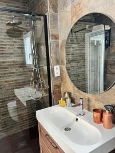 a bathroom with a sink and a mirror at Casa de la luz in Cartagena