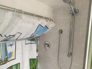 a shower with a shower curtain in a bathroom at Casa delle Onde in Vada