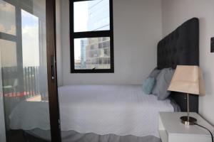 a bedroom with a bed and a window at EON Two Bedroom Apartment 1303 in Estación Pamplona