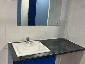a bathroom with a sink and a mirror at Cosy Cocoon in Malton +17 photos