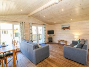 a living room with two couches and a table at Dovestone Luxury Lodges sleeps 4- pet free in Oldham