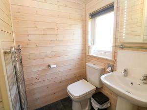 a bathroom with a toilet and a sink at Dovestone Luxury Lodges sleeps 4- pet free in Oldham +37 photos