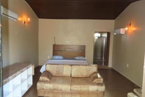 a bedroom with a bed and a couch at Amanecer del Monday in Puerto Presidente Franco +41 photos